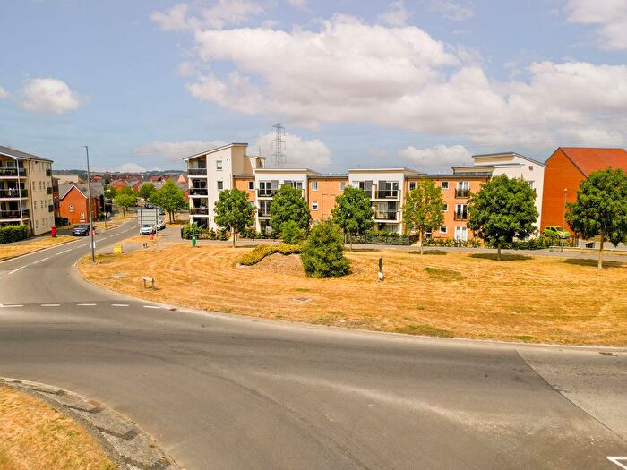 2 Bedroom Flat For Sale In Great Ground, Aylesbury, HP18