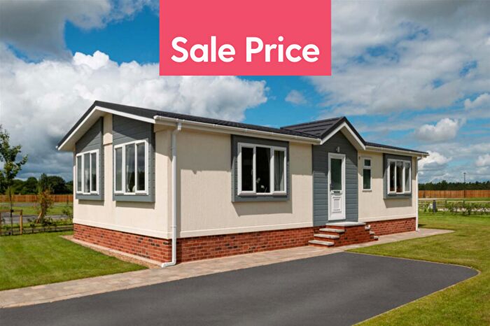 2 Bedroom Park Home For Sale In Garsington, Oxford, Oxfordshire, OX44