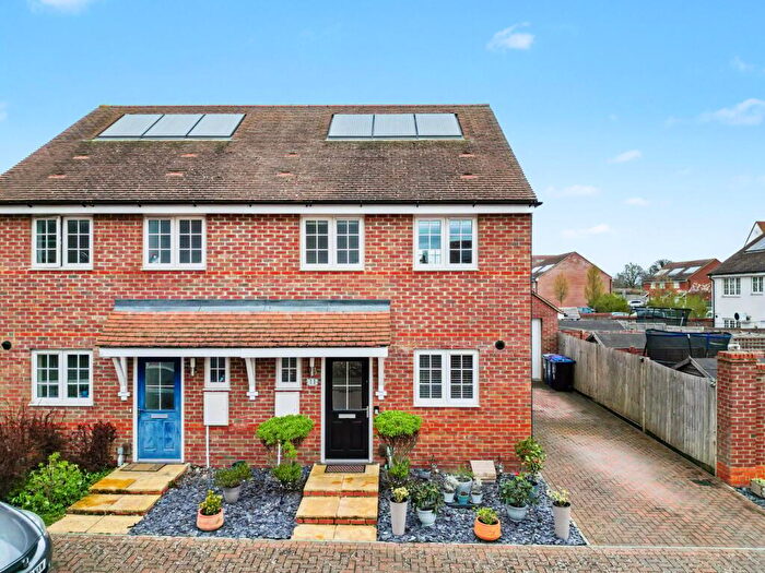 3 Bedroom Semi-Detached House For Sale In Blackwood Avenue, Letchworth Garden City, SG6