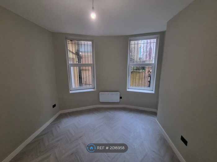 2 Bedroom Flat To Rent In Cambridge Road, Hastings, TN34