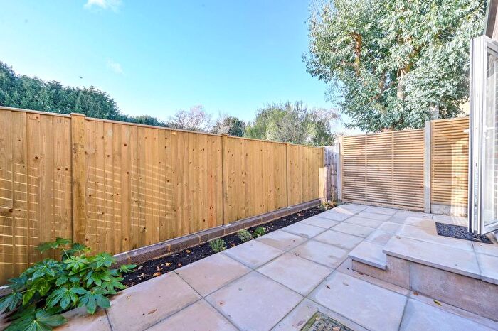 1 Bedroom Flat To Rent In Rosemont Road, Acton, W3