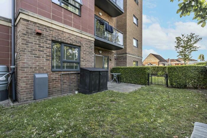 2 Bedroom Flat To Rent In Elmwood Avenue, Feltham, TW13