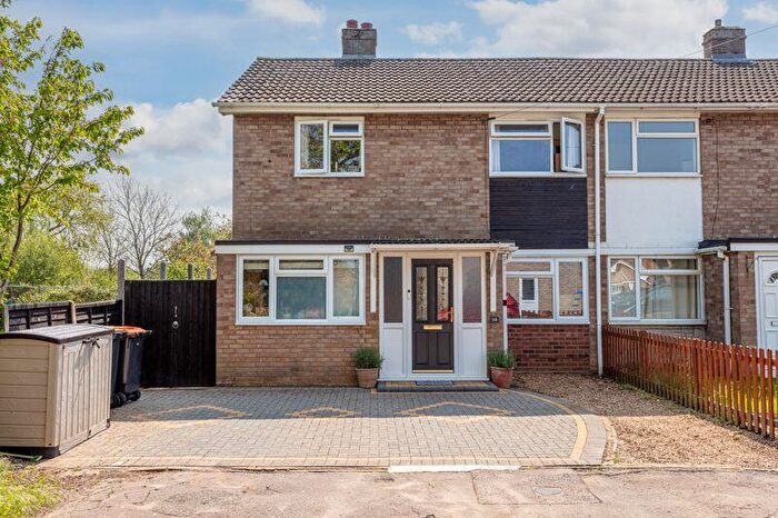 3 Bedroom Semi-Detached House For Sale In Manor Way, Cotton End, MK45