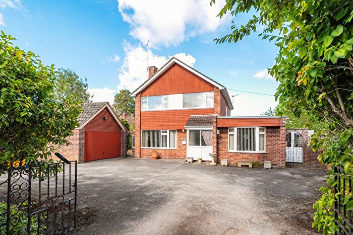 4 Bedroom Detached House For Sale In Stanway Close, Taunton, . Acre, TA2