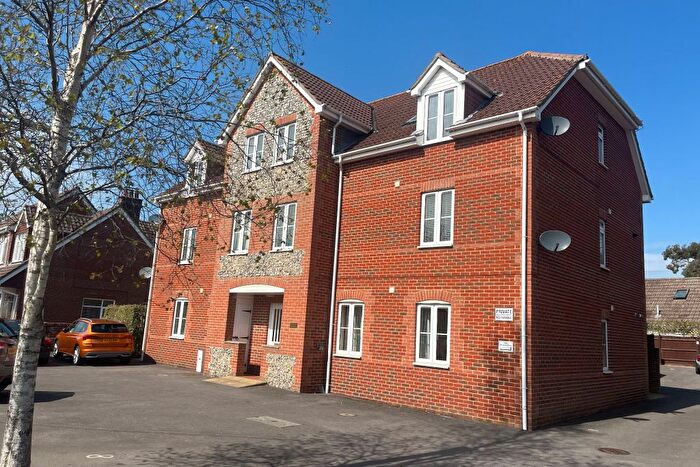 2 Bedroom Maisonette To Rent In Warsash Road, Locks Heath, Southampton, SO31