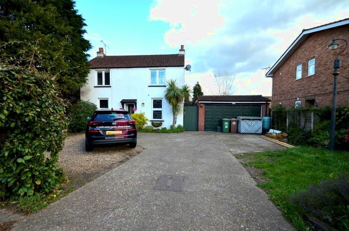 3 Bedroom Detached House To Rent In Clockhouse Lane, Ashford, TW15