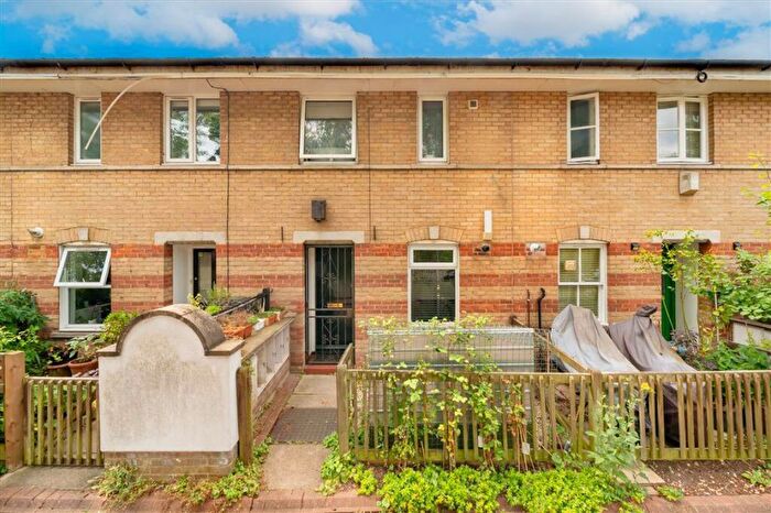 2 Bedroom Maisonette To Rent In Rossendale Way, Camden, NW1