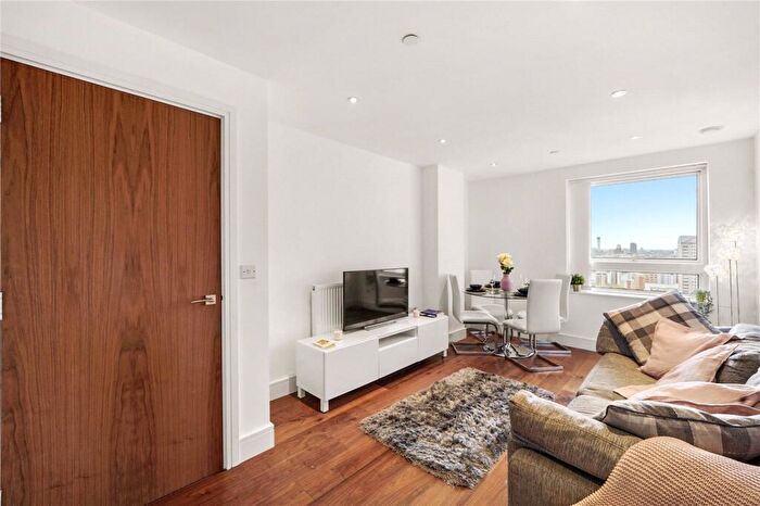 1 Bedroom Apartment To Rent In Duckman Tower, Lincoln Plaza, London, E14