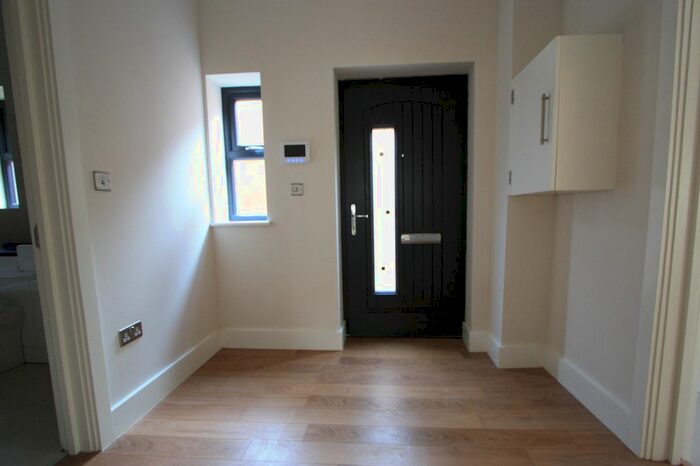 1 Bedroom Flat To Rent In London Road, Morden, SM4
