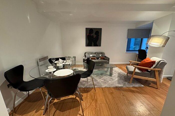 1 Bedroom Flat To Rent In Basilica, Leeds, LS1