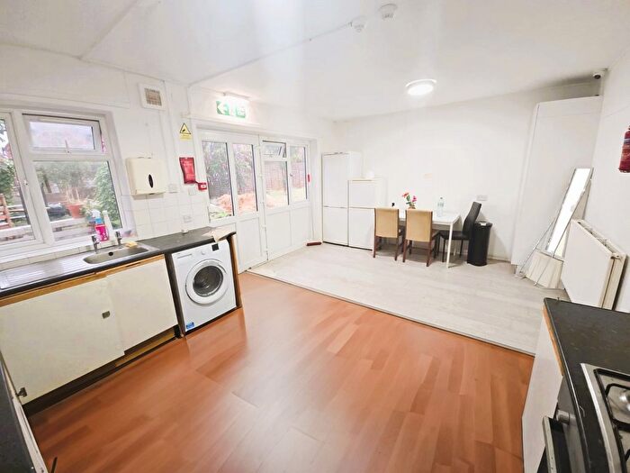 8 Bedroom End Of Terrace House To Rent In Pell Street, Reading, RG1