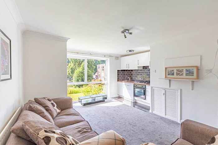 1 Bedroom Flat To Rent In Kingsway Court, Moortown, Leeds, LS17