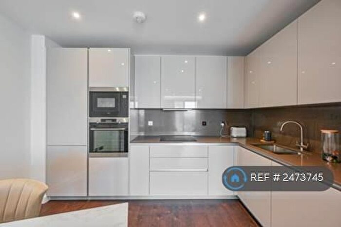 2 Bedroom Flat To Rent In Lanchester Way, London, SW11
