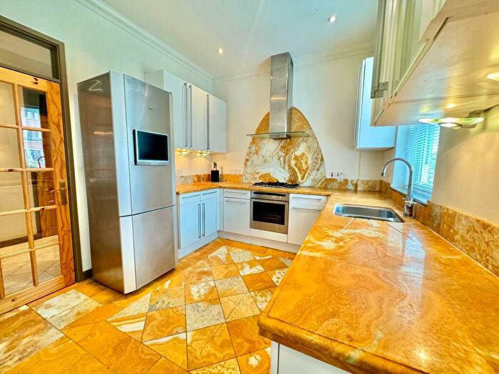 3 Bedroom Apartment To Rent In All Saints Green, Norwich, NR1