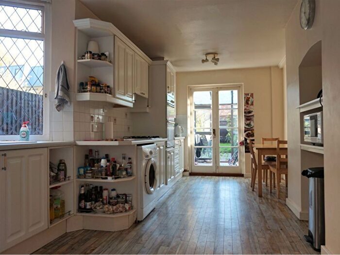 3 Bedroom Flat To Rent In Longley Street, London, SE1