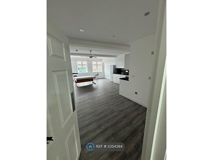 1 Bedroom Flat To Rent In London Road, Morden, SM4