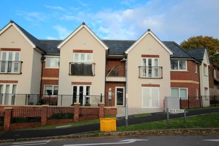 2 Bedroom Flat To Rent In Vale Road, Bushey, WD23