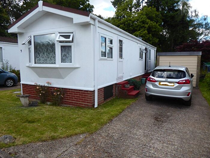 2 Bedroom Mobile/park Home For Sale In Merrywood Park, Ashurst Drive, Boxhill, Nr Dorking, KT20