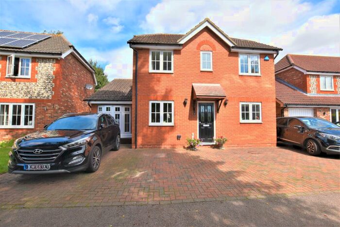 5 Bedroom Detached House For Sale In Kingston Chase, Heybridge, Maldon, CM9