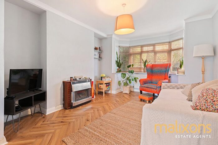 3 Bedroom Terraced House For Sale In Covington Way, London, SW16