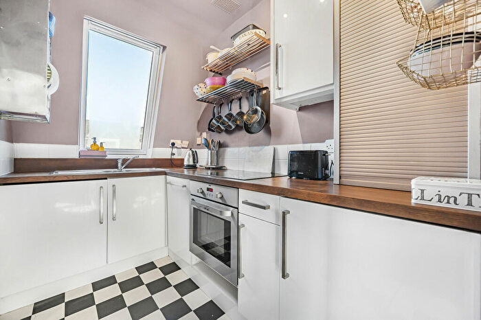 1 Bedroom Apartment For Sale In Birnam Road, N4