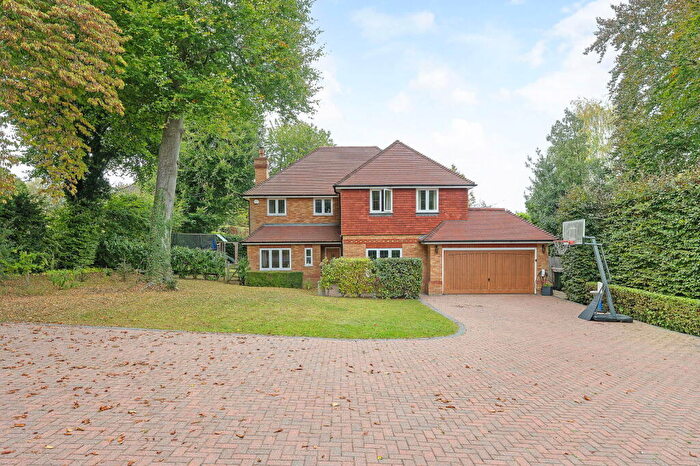 4 Bedroom Detached House To Rent In Church Close, KT22