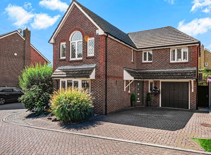 4 Bedroom Detached House For Sale In Everett Close, Cheshunt, Hertfordshire, EN7