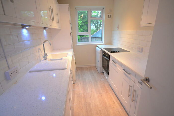2 Bedroom Flat To Rent In Hillside Court, Penylan, Cardiff, CF23