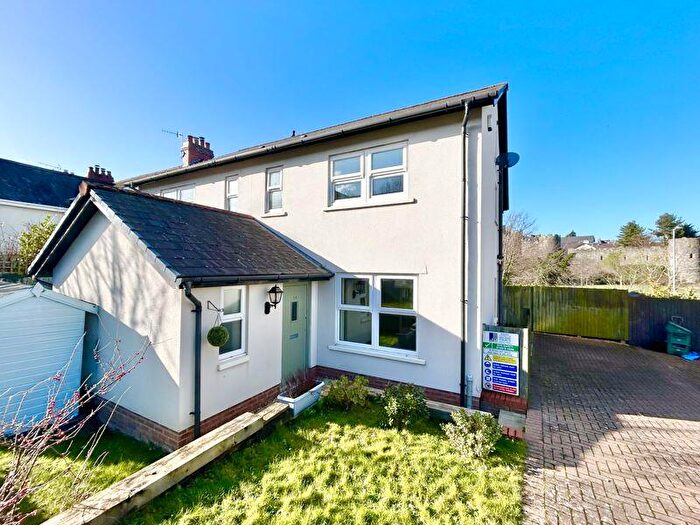 3 Bedroom Semi-Detached House For Sale In Coed Y Felin, Conwy, LL32