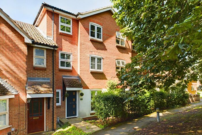 4 Bedroom Town House For Sale In Belswains Lane, Hemel Hempstead, HP3