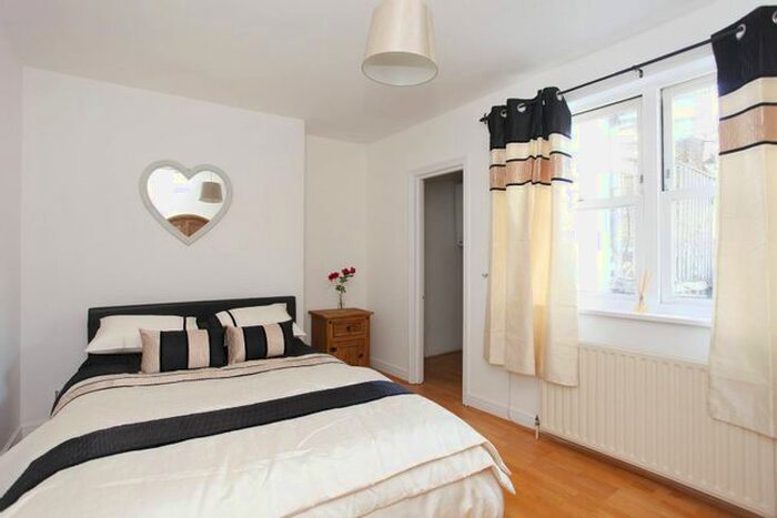 1 Bedroom Flat To Rent In Finchley Road, St John's Wood, London, NW8