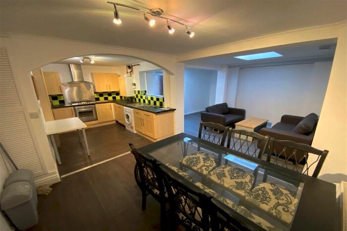 5 Bedroom Terraced House To Rent In Read Avenue, Beeston, NG9