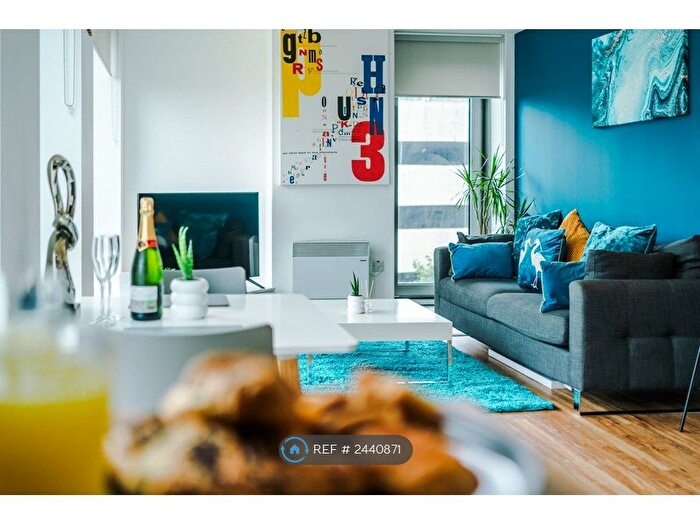 2 Bedroom Flat To Rent In Michigan Point Tower A, Salford, M50