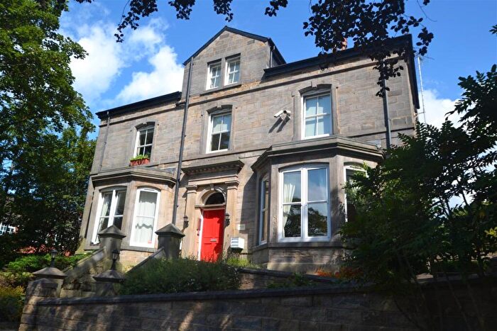 2 Bedroom Apartment To Rent In Westbury Gardens, LS16