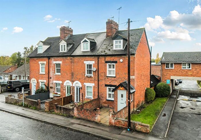 3 Bedroom End Of Terrace House For Sale In Barkham Road, Wokingham, Berkshire, RG41