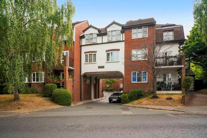 1 Bedroom Flat To Rent In Flat Alexandra Lodge, Monument Hill, KT13