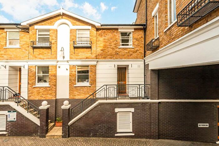 2 Bedroom Flat To Rent In Hillgate Place, Clapham South, SW12