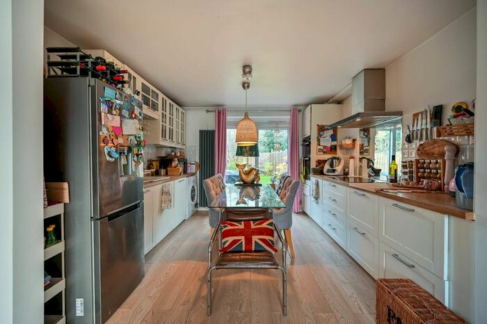 2 Bedroom Maisonette To Rent In Aboyne Drive, Raynes Park, London, SW20