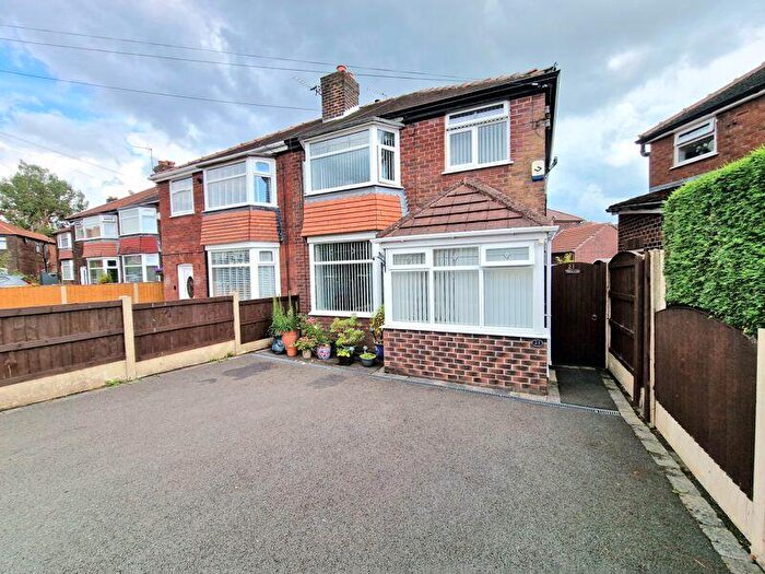 3 Bedroom Semi-Detached House For Sale In Frogmore Avenue, Gee Cross, SK14