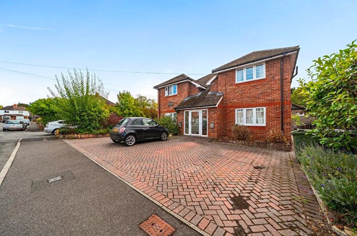 1 Bedroom Flat For Sale In Percy Road, Guildford, GU2