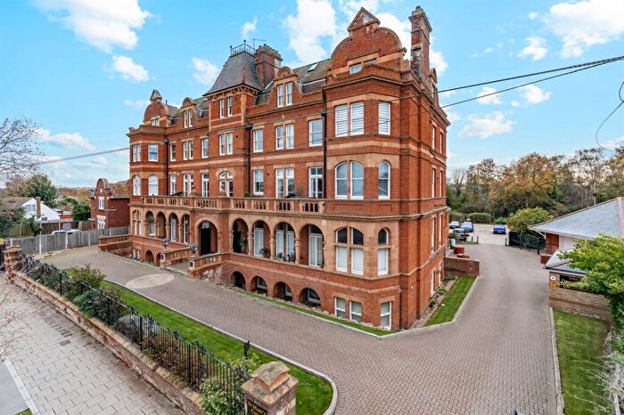 2 Bedroom Flat For Sale In Station Road, Herne Bay, CT6