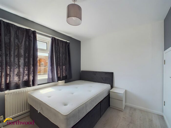 1 Bedroom Flat To Rent In Eastern Street, Aylesbury, HP20