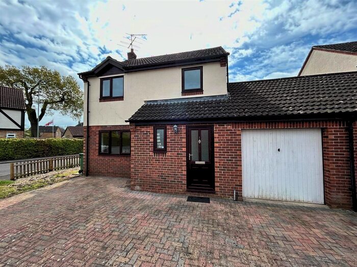 3 Bedroom Detached House To Rent In Hatherell Road, Pewsham, Chippenham, SN15