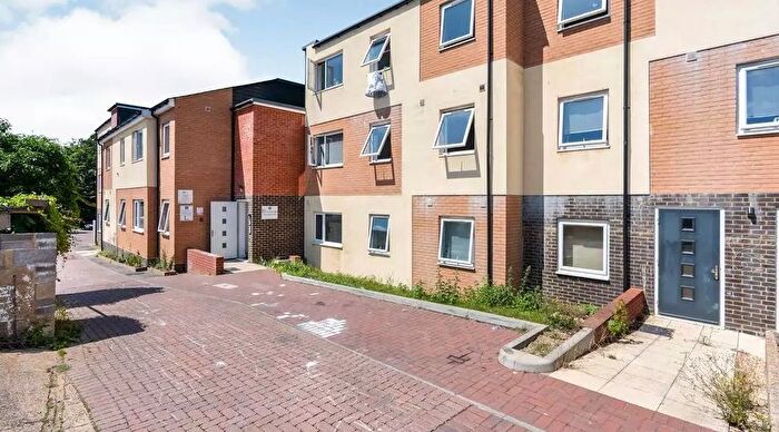 2 Bedroom Property To Rent In Coxford Road, Southampton, SO16