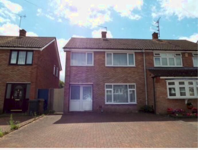 3 Bedroom Semi-Detached House To Rent In Radnor Road, Luton, LU4