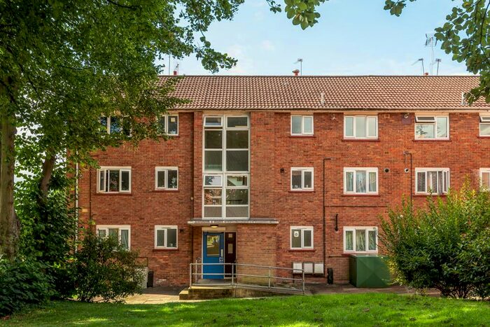 1 Bedroom Apartment To Rent In Victoria Grove, North Finchley, N12