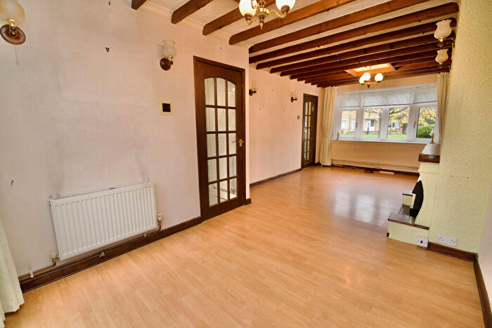 3 Bedroom End Of Terrace House For Sale In The Triangle, Coventry, CV5