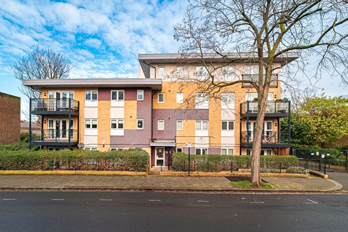 2 Bedroom Flat To Rent In Rodenhurst Road, London, SW4