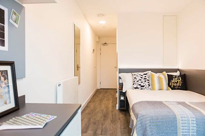 Studio To Rent In Westway, London, W12