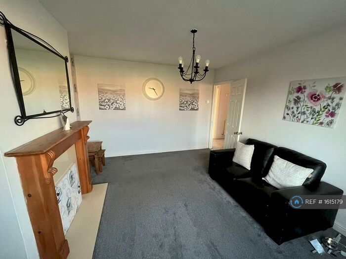 2 Bedroom Flat To Rent In Rudheath Close, Crewe, CW2